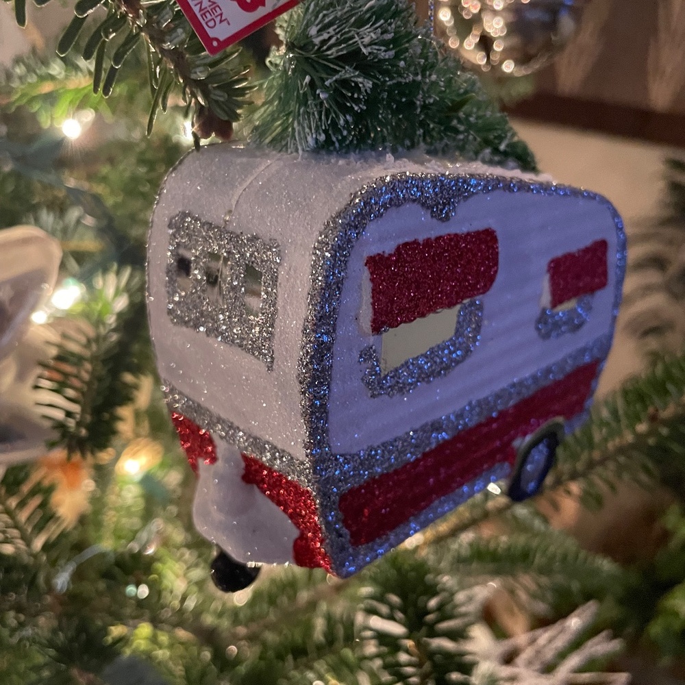 Christmas Ornament, Nostalgic Travel trailer - Picture 2 of 9